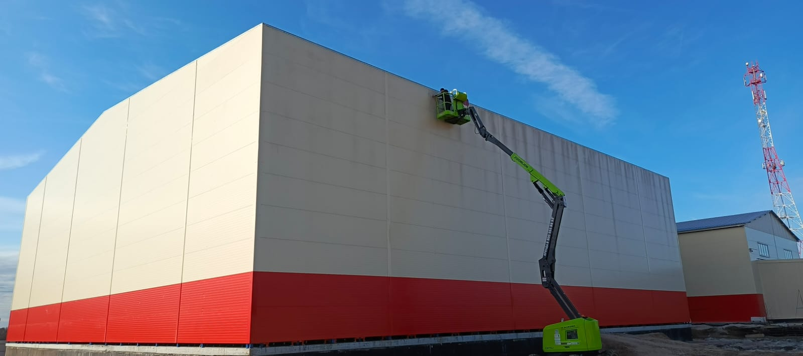 Строительство самонесущего склада на базе набивных стеллажей с радиошаттлами.