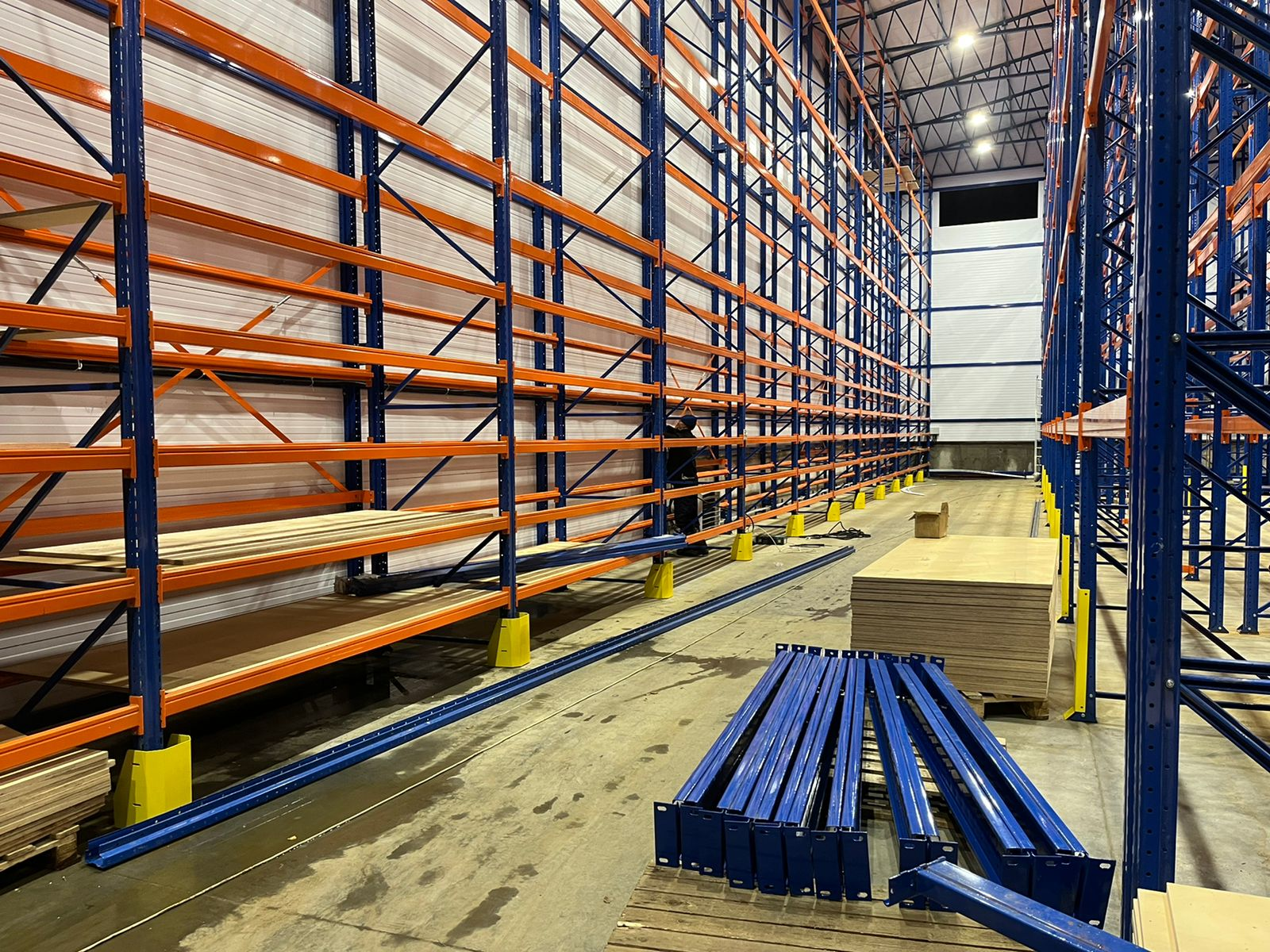 Организация зоны ручной обработки товара в самонесущем складе