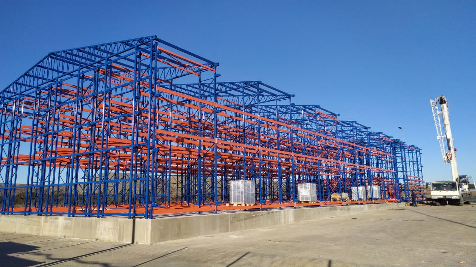 Выполнение работ по монтажу самонесущего склада