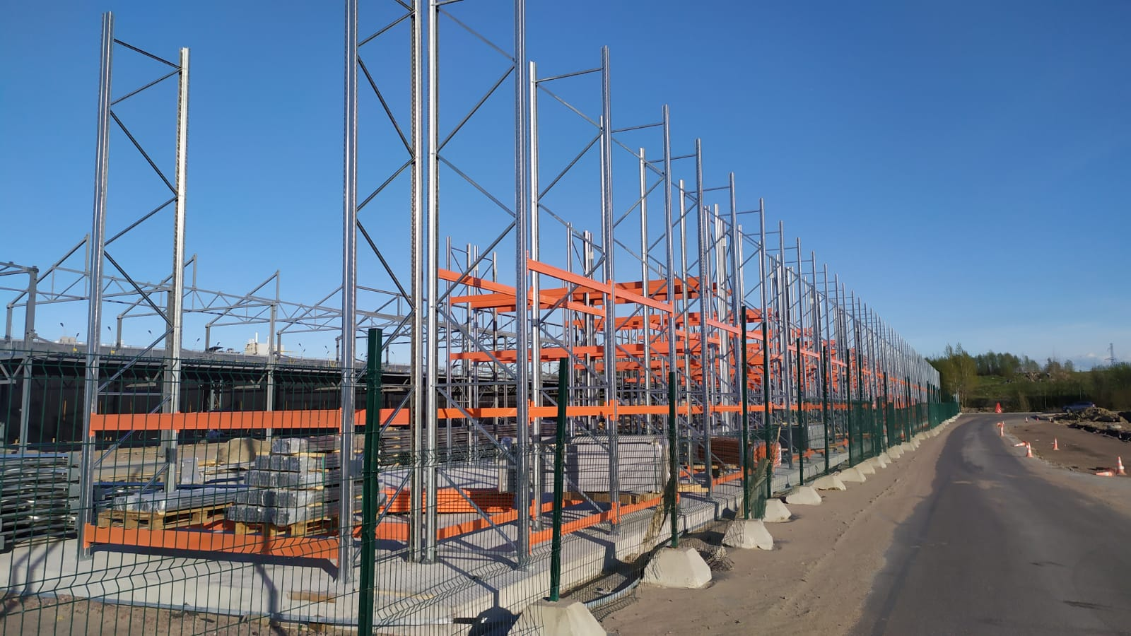 Монтажные работы по строительству самонесущего склада