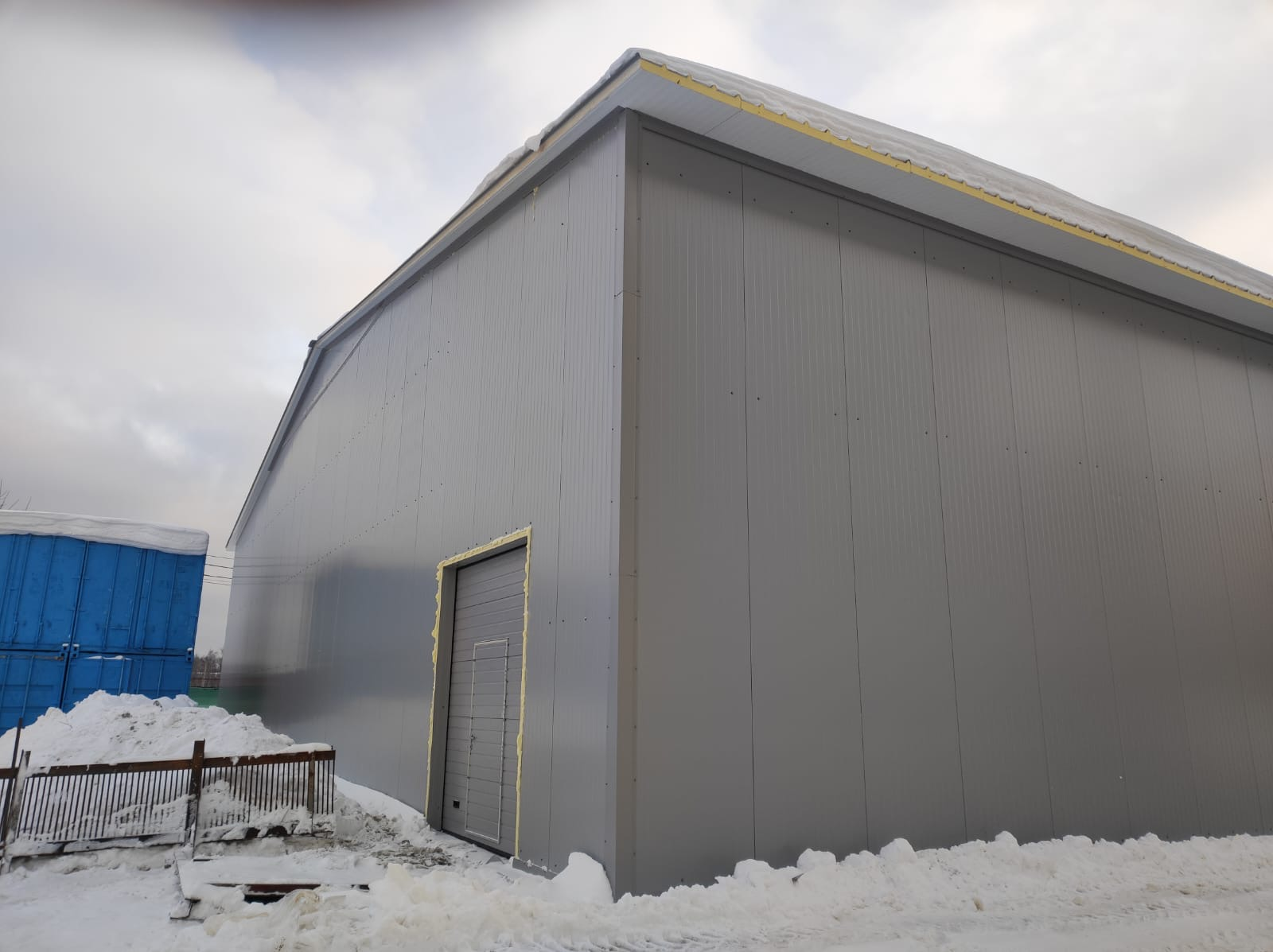 Монтажные работы по обшивке самонесущего склада сэндвичем