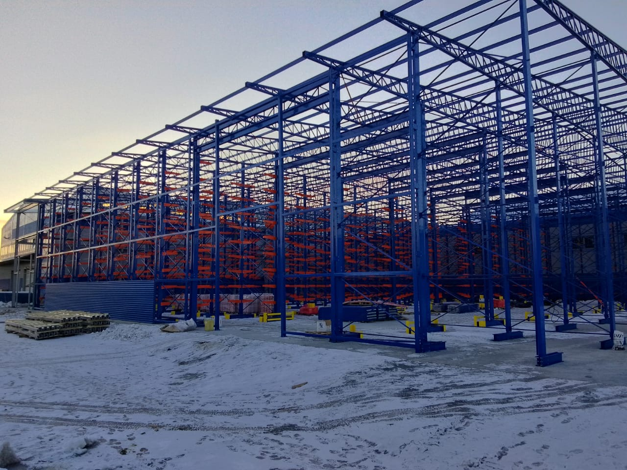 Строительство самонесущего склада на консольных стеллажах в Московской области