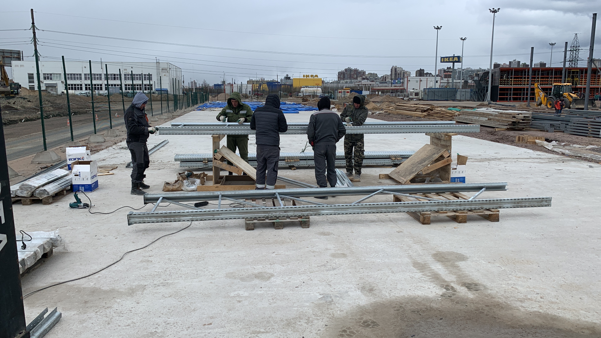 Сборка каркаса самонесущего склада