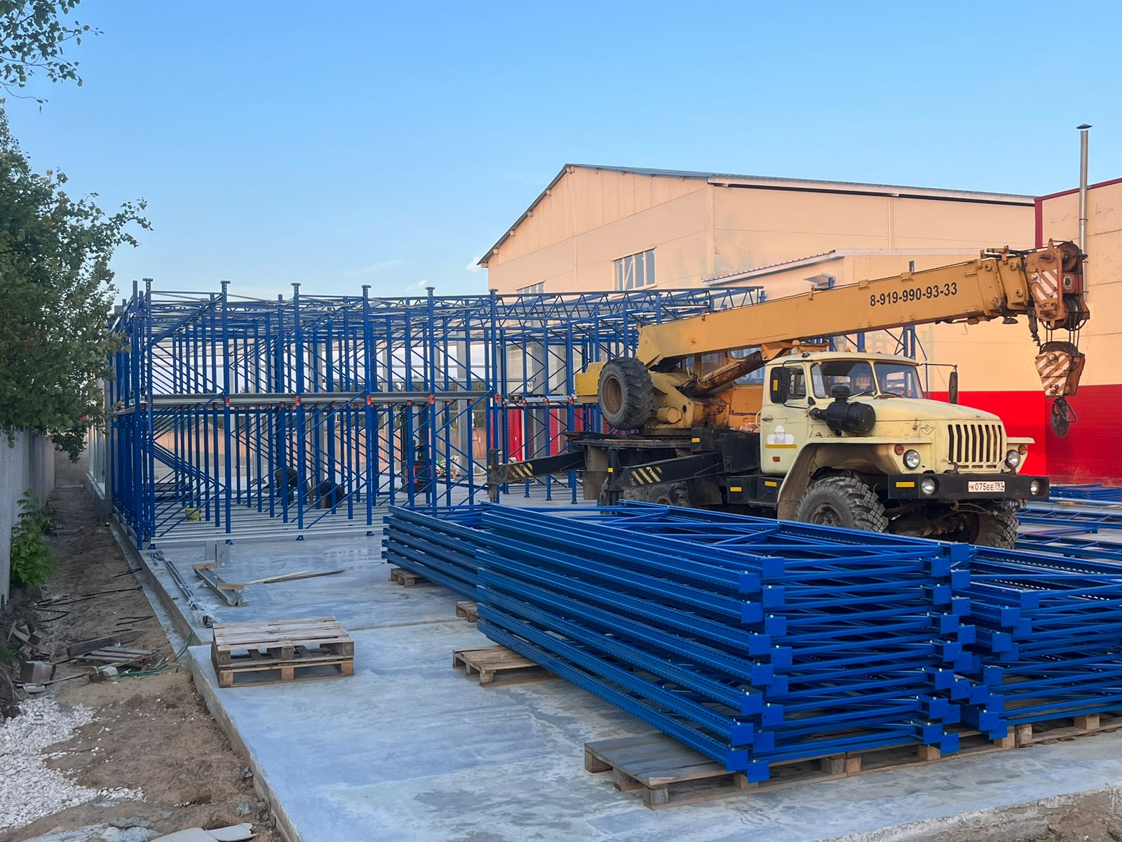 Монтажные работы по строительству самонесущего склада комбинированного типа