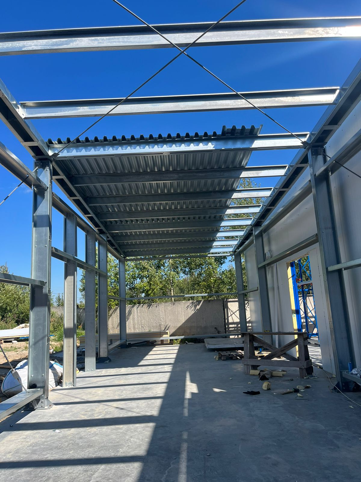 Монтаж кровельного проф. листа на ЛСТК склад