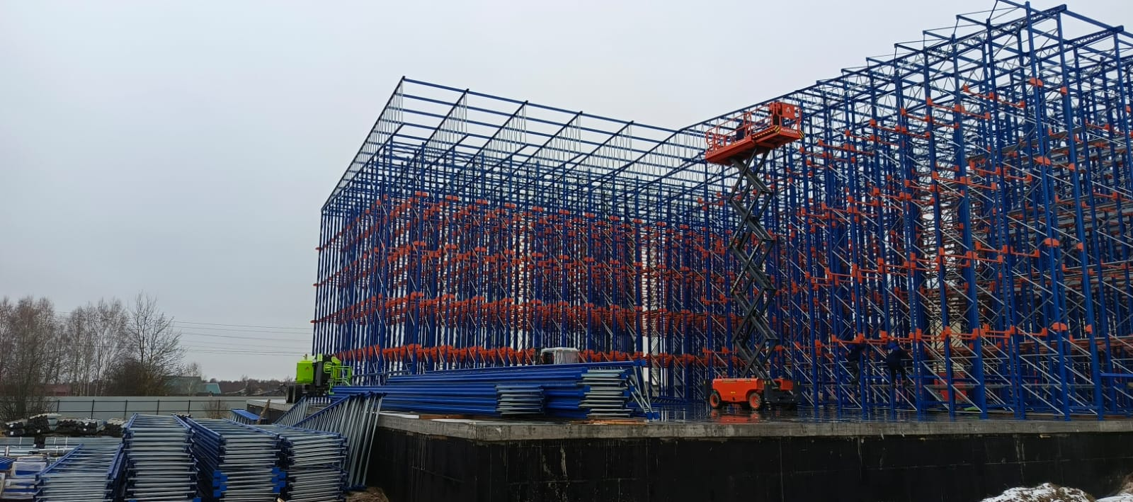 Монтаж кровельных ферм для снс склада
