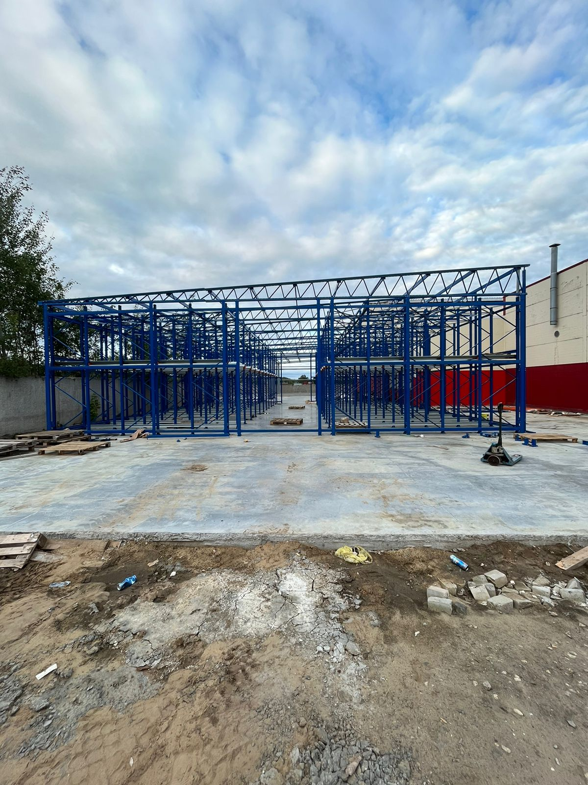 Монтаж кровельных ферм для самонесущего склада