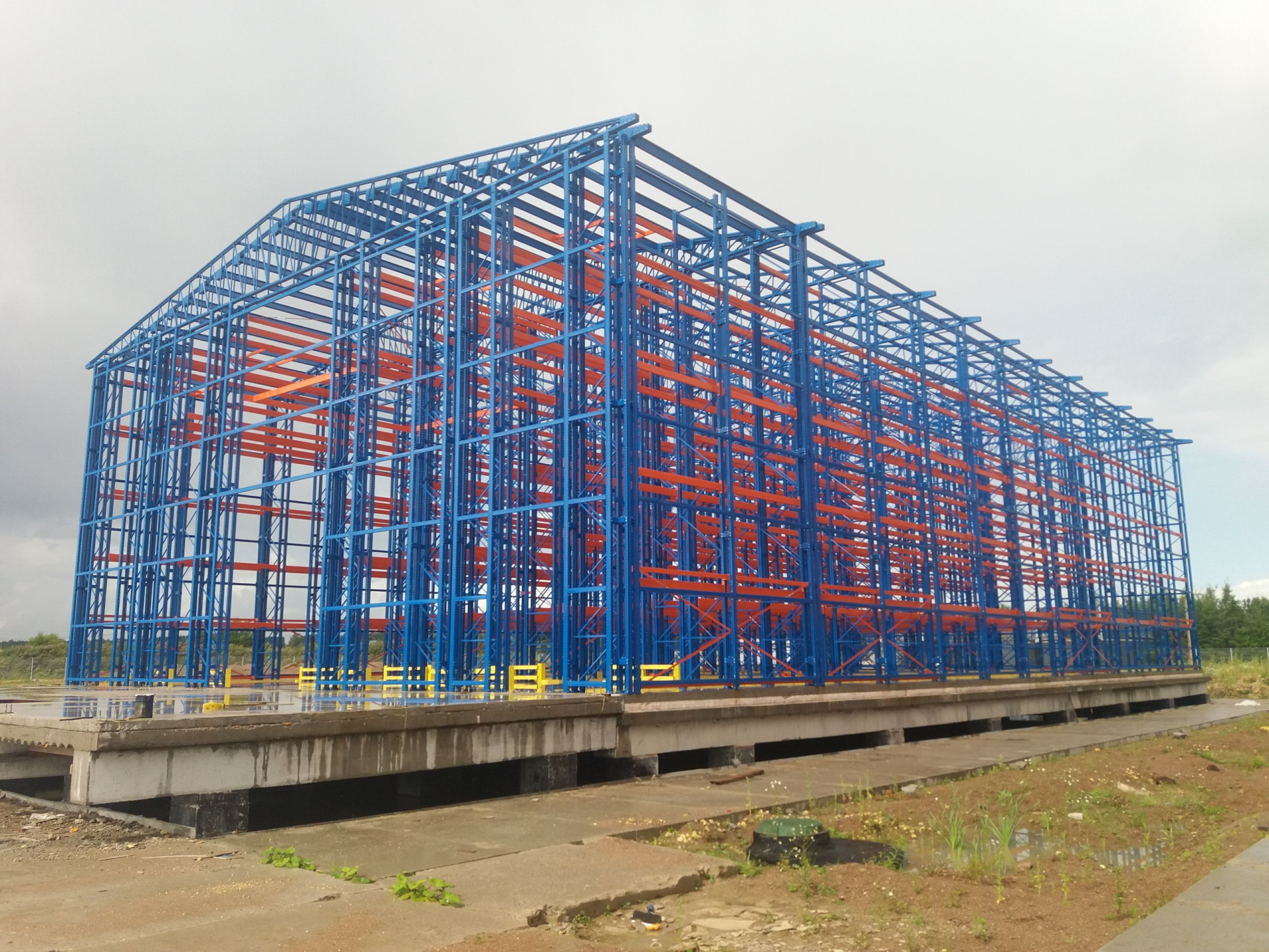 Монтаж каркаса самонесущего склада