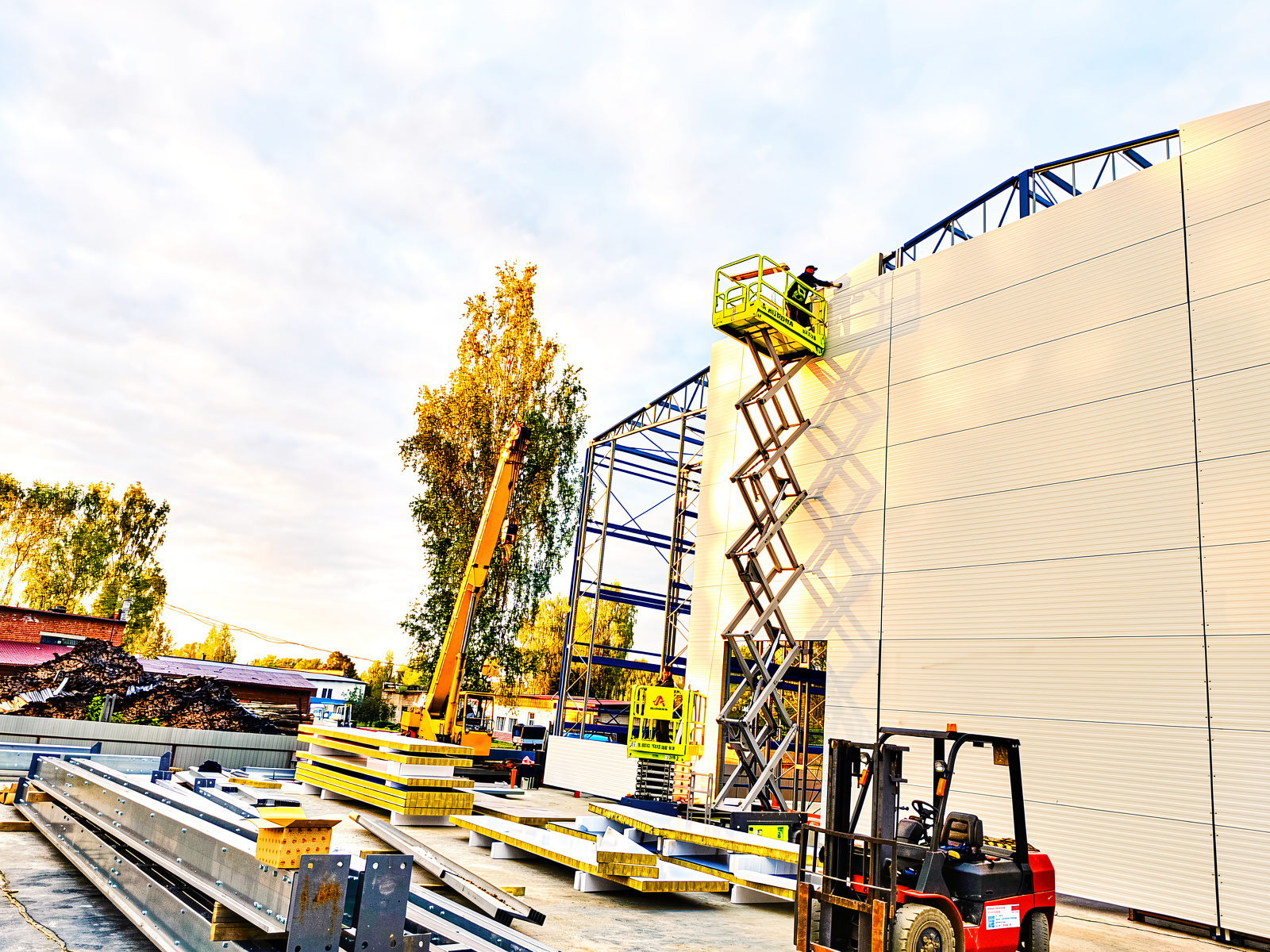 Монтаж сэндвич-панелей